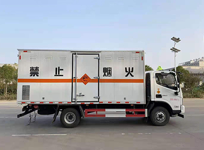 海尾镇爆破器材运输车